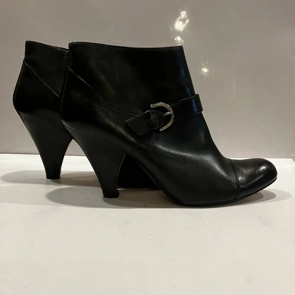 Gorgeous Max Studio RALLY Boots Genuine Fine Black Leather Ankle Boots Size 9